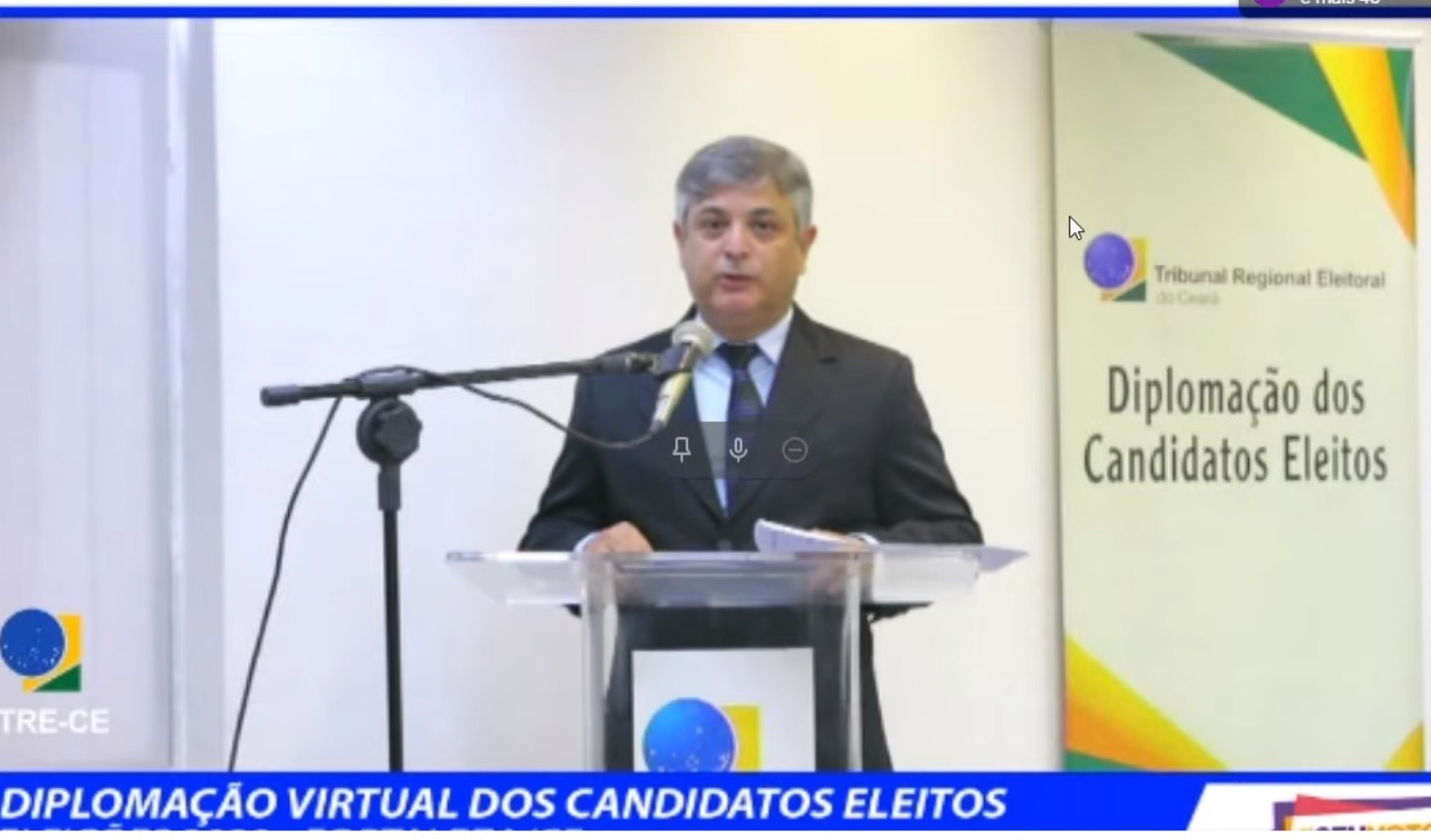 presidente do TRE-CE discursando em púlpito